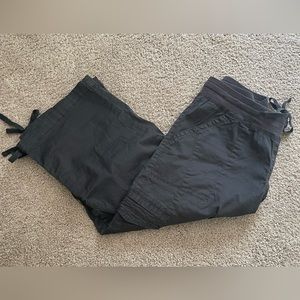 Supplies cargo capris